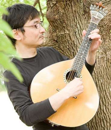 岡山市民劇場 2022年11月例会：泰山木の木の下で - 劇団民藝　ポルトガルギター奏者・湯淺隆